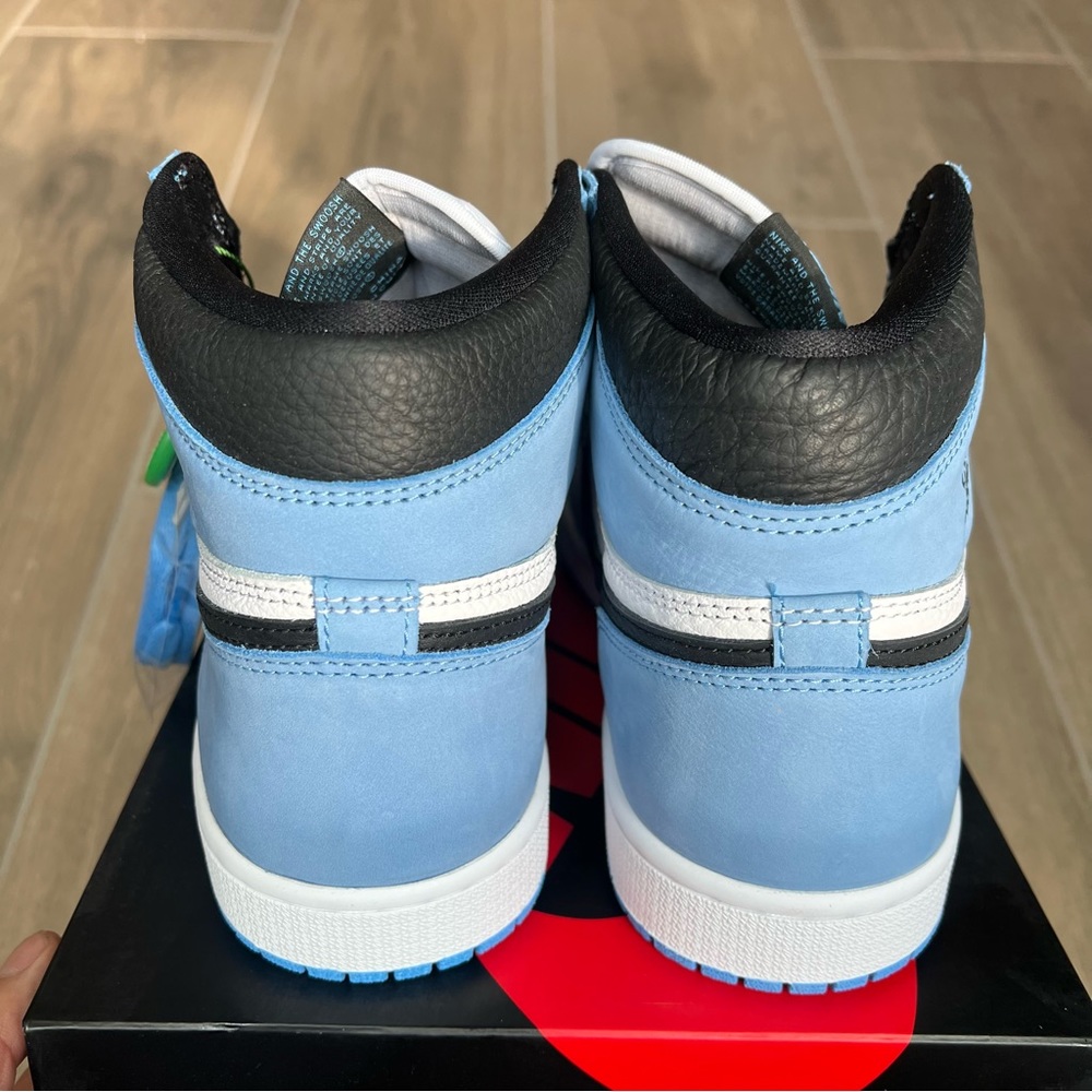 Air Jordan 1 Retro High OG - Picture 8 of 9